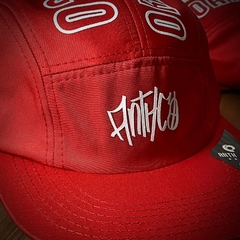 Boné Anth Co - Five Panel Skate - Fecho diferenciado - Vermelho Letra Branca - Combina com tudo - Envio Imediato - Bonés imports - loja de bonés