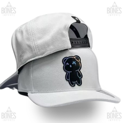 Boné Anth Co - Urso Ursinho - Branco - Aba Curva - Snapback - Original - Unisex - loja online