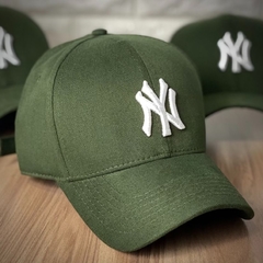 Boné New York - Clássico - Fitinha Strapback - Verde Militar - Combina com tudo - Envio Imediato - Bonés imports - loja de bonés