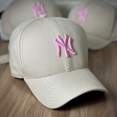 Boné Nude New York - Clássico - Fitinha Strapback - Nude Logo Rosa - Combina com tudo - Envio Imediato