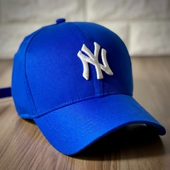 Boné New York - Clássico - Fitinha Strapback - Azul Royal Logo Branco - Combina com tudo - Envio Imediato