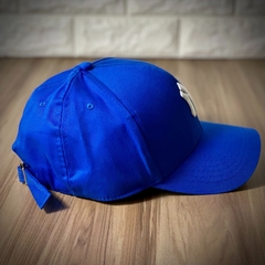 Boné New York - Clássico - Fitinha Strapback - Azul Royal Logo Branco - Combina com tudo - Envio Imediato - comprar online