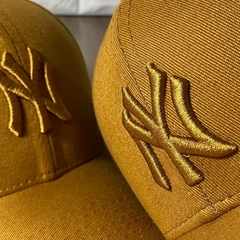 Boné New York - Clássico - Fitinha Strapback - Caramelo Monocromático - Combina com tudo - Envio Imediato - comprar online