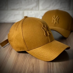 Imagem do Boné New York - Clássico - Fitinha Strapback - Caramelo Monocromático - Combina com tudo - Envio Imediato