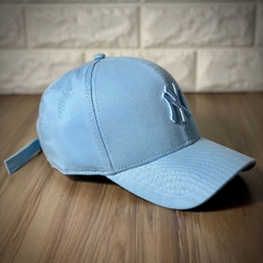 Boné New York - Clássico - Fitinha Strapback - Azul Claro Monocromático - Combina com tudo - Envio Imediato na internet