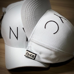 Boné New York City - Fitinha Strapback - Branco NYC Preto - Combina com tudo - Envio Imediato - comprar online