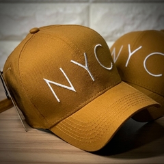 Imagem do Boné New York City - Fitinha Strapback - Caramelo NYC Branco - Combina com tudo - Envio Imediato