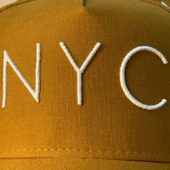 Boné New York City - Caramelo - Young Money - Original - Fecho Plástico - Combina com tudo - Envio Imediato - Qualidade Alta - Bonés imports - loja de bonés