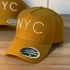 Boné New York City - Caramelo - Young Money - Original - Fecho Plástico - Combina com tudo - Envio Imediato - Qualidade Alta