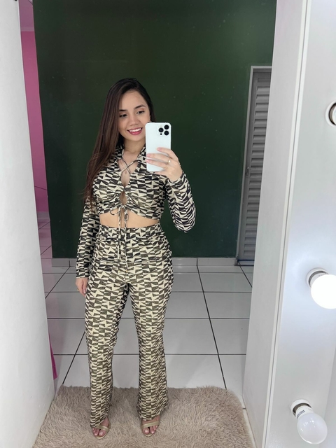 Conjunto de Shorts e Camisa Cropped em Animal Print - Mariah Bo - Onça