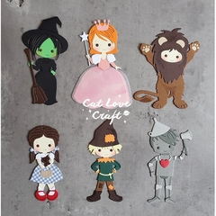 Matriz Faquinha corte metal scrapbook papel EVA - FBON-046 - 6 personagens do mágico de oz, Dorothy, Espantalho, Leão Co