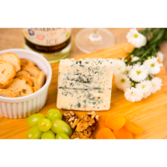 Gorgonzola Azul de Minas Cruzília (Aprox. 400g) - comprar online