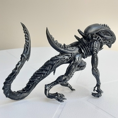 Figura Alien Xenomorph Coleccionable pintado a mano, color acero, dorado y plateado - comprar online
