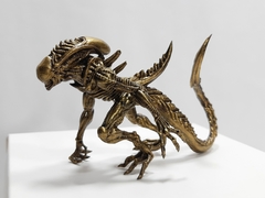 Figura Alien Xenomorph Coleccionable pintado a mano, color acero, dorado y plateado en internet