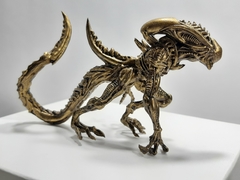 Figura Alien Xenomorph Coleccionable pintado a mano, color acero, dorado y plateado