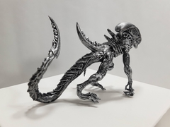 Figura Alien Xenomorph Coleccionable pintado a mano, color acero, dorado y plateado - tienda online