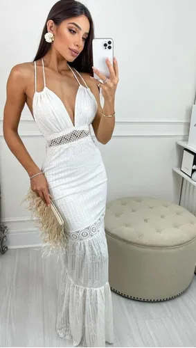 Vestido com store guipir na cintura