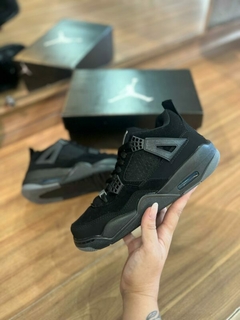 Bota Nike Jordan 4 Feminina na internet