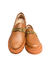 LOAFER MARIA CAROLINA EM NAPA CARAMELO DETALHE CORRENTE OURO PROMO - comprar online