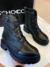 BOTA TCHOCCO CANO CURTO BICO REDONDO EM COURO SALTO BLOCO PRETO 78606