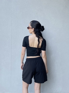 Cropped Costas Nuas Preto - comprar online