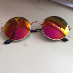 Óculos de Lentes com a Cor Rosa Vermelho com Amarelo lentes mudam de cor com o reflexo da Luz - comercio tecnologico