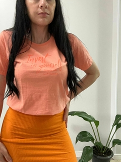 T-SHIRT ESTONADA LARANJA INVISTA EM VOCÊ CAMISETA 100% ALGODÃO