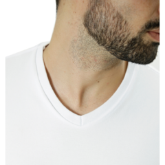 CAMISETA BÁSICA COTTON GOLA V BRANCA - comprar online