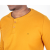 CAMISETA HENLEY MOSTARDA