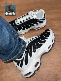 Nike tn plus BLACK white