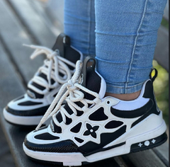 Louis vuitton Black true White