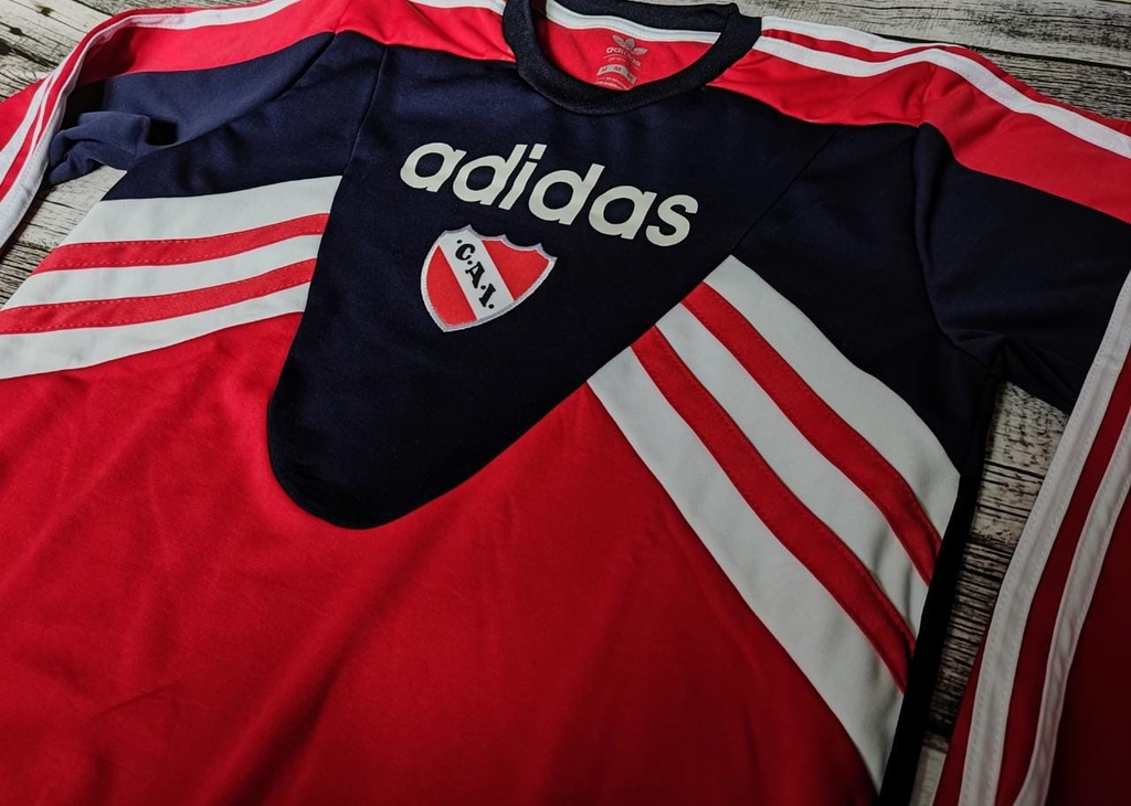 buzo retro independiente