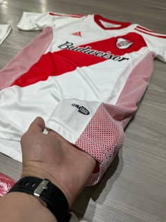 Camiseta Retro de River Plate 2003 en internet