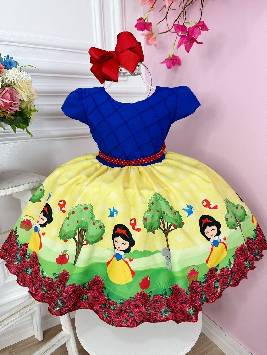 Vestido tematico infantil hot sale branca de neve