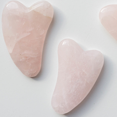 Imagem do Gua Sha para massagem facial - Quartzo Rosa