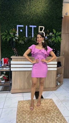 Vestido Curto Liso Com Babado na internet