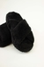 Pantuflón Peluche Cruzado Negro