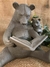 Escultura Ursos Lendo em Poliresina - comprar online