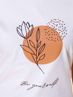 Tshirt Flor Ramo Be Yourself - comprar online