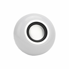 Lámpara LED RGBW con parlante inalámbrico, diseño esférico en color blanco.