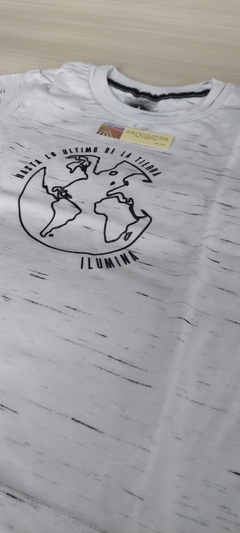 REMERA NIÑO "MUNDO". TALLES 8, 10, 12. en internet