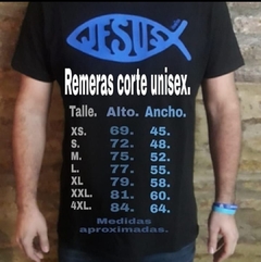 REMERA UNISEX "JESÚS VIVE ".