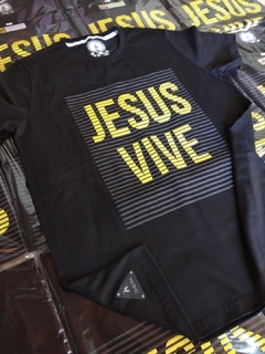 REMERA UNISEX "JESÚS VIVE ". en internet