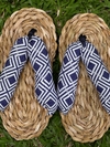 Sandalia rasteira de palha de taboa Losango azul