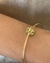 Joalheria Particular - Bracelete em ouro amarelo 18k com esfera decorada com peridotos. na internet