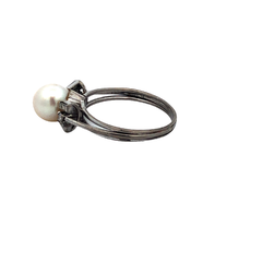 Platinum-natural cultured pearl and brilliant ring - buy online