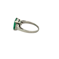 Emerald and Brilliant 950 Platinum Lady Ring - Joyería Alvear