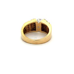 Exclusive ring signed 18 kt gold and diamonds on internet