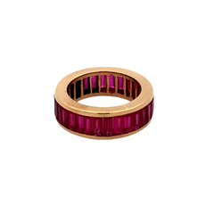 Distinguished 18 kt gold ring and 32 natural rubies