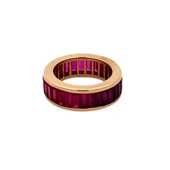 Distinguished 18 kt gold ring and 32 natural rubies on internet